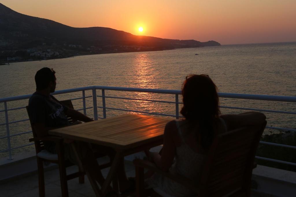 Reyhan Hotel Karaburun  Exterior photo