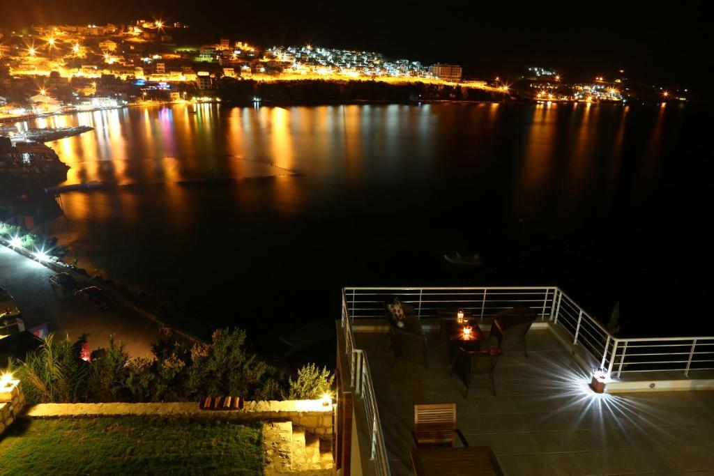Reyhan Hotel Karaburun  Exterior photo