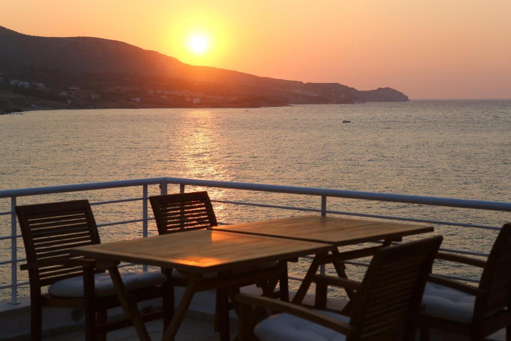 Reyhan Hotel Karaburun  Exterior photo