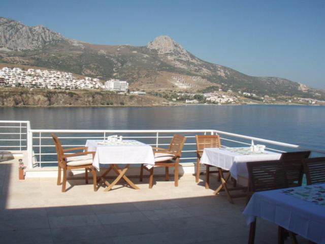 Reyhan Hotel Karaburun  Exterior photo