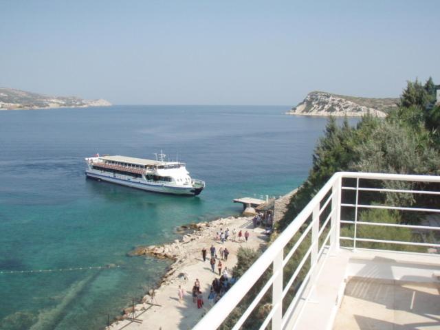Reyhan Hotel Karaburun  Exterior photo